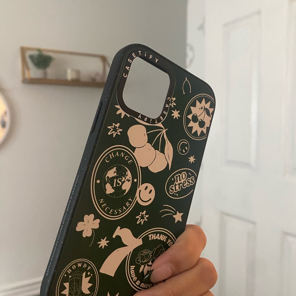 IPhone 12 Castify Case - Picture 5 of 5